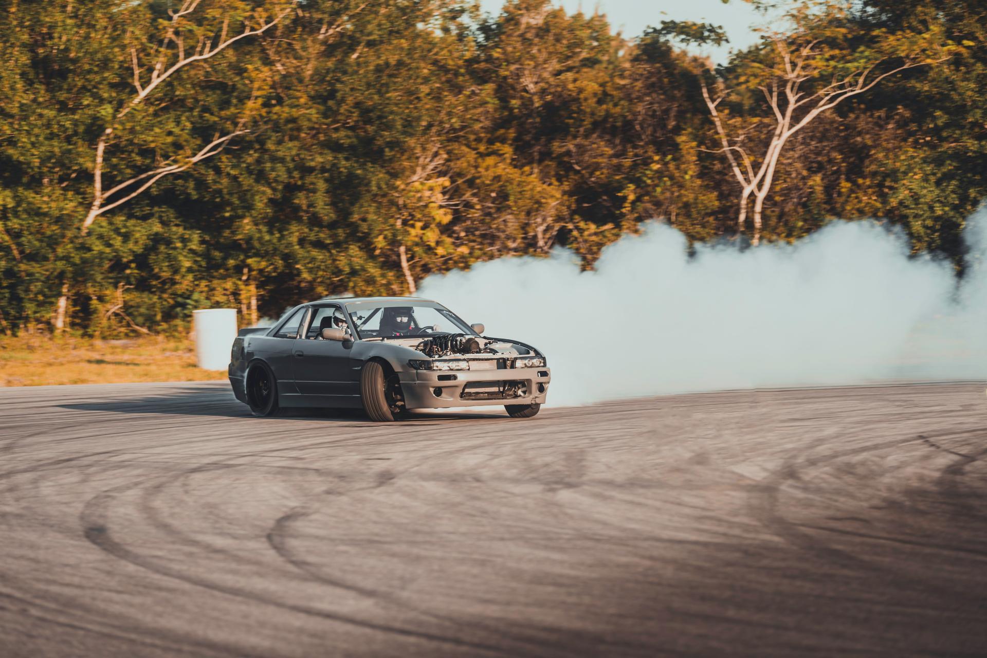 What's the Difference Between Understeer and Oversteer?